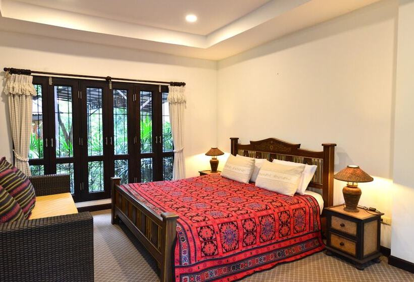 فندق Baan Nam Ping Riverside Homestay