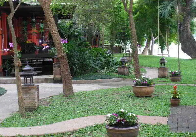 ホテル Baan Nam Ping Riverside Homestay