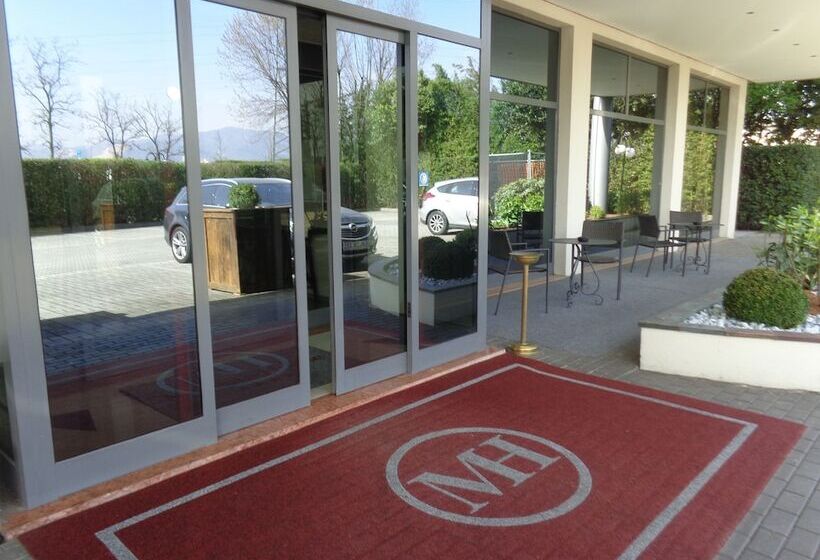 בית מלון כפרי Ferretti Majestichouse