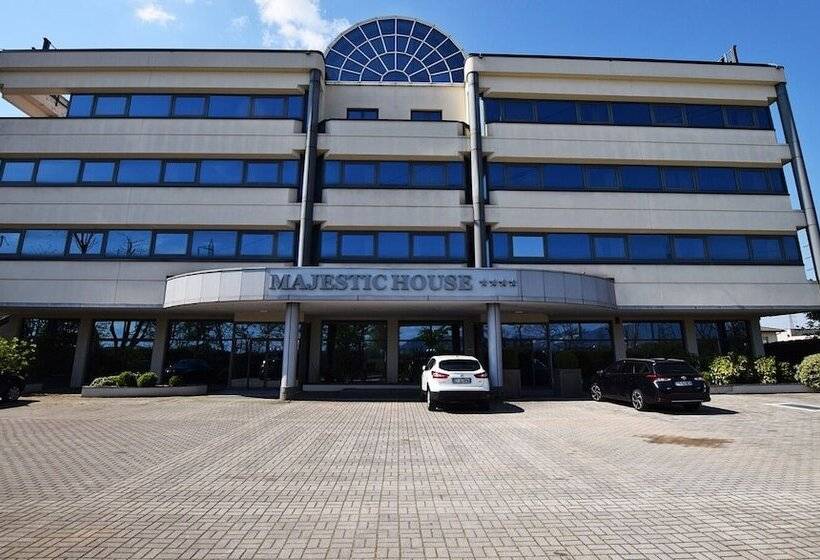 בית מלון כפרי Ferretti Majestichouse