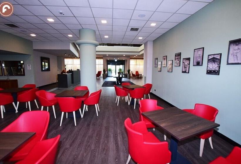 בית מלון כפרי Ferretti Majestichouse