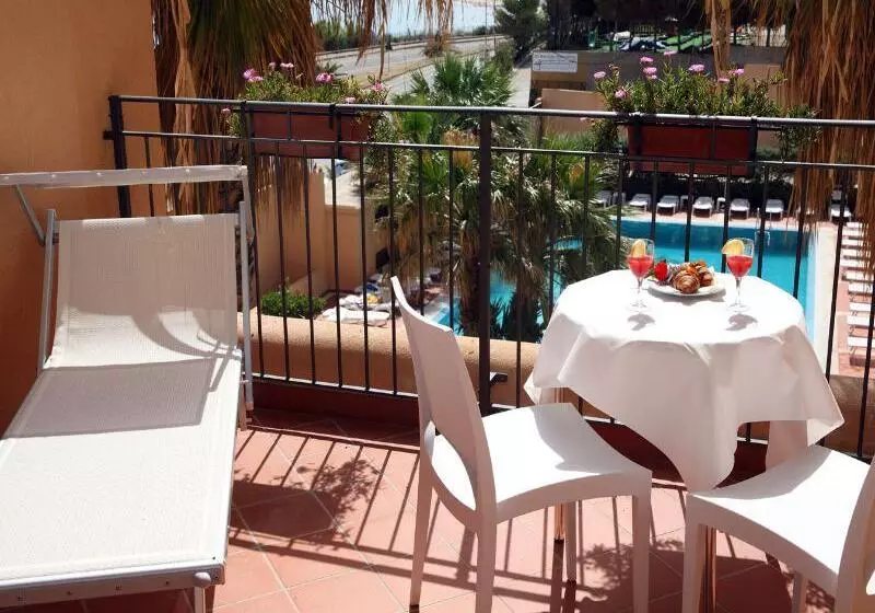 호텔 Punta Nord Est