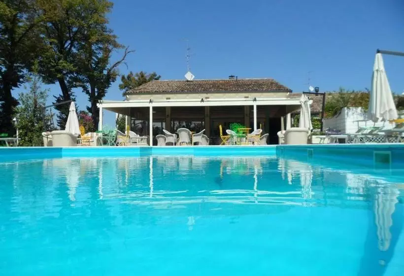 Отель Relais Villa Roncuzzi