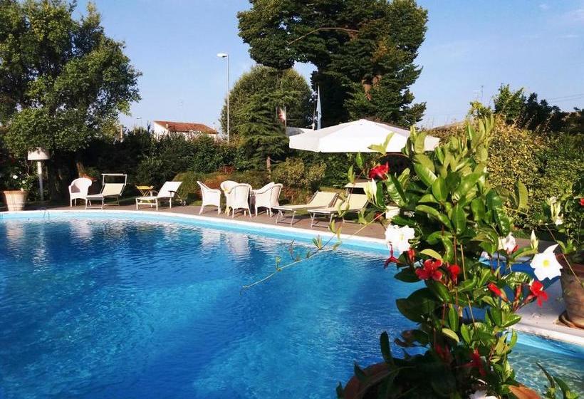 فندق Relais Villa Roncuzzi