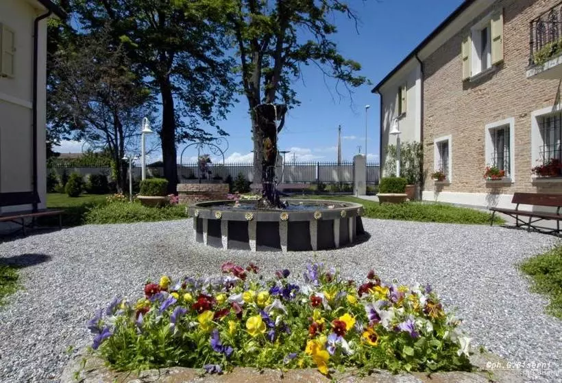 Отель Relais Villa Roncuzzi