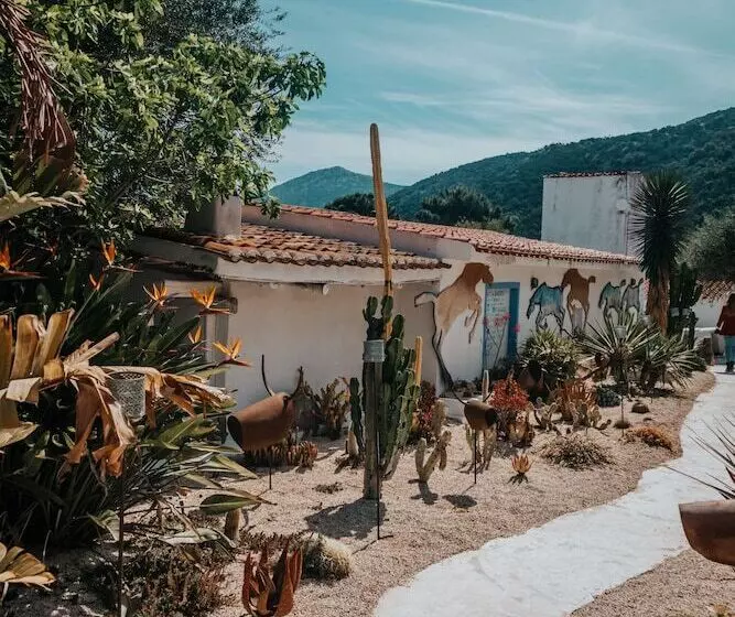 酒店 Su Gologone Experience