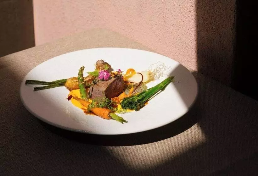 Отель Vigilius Mountain Resort