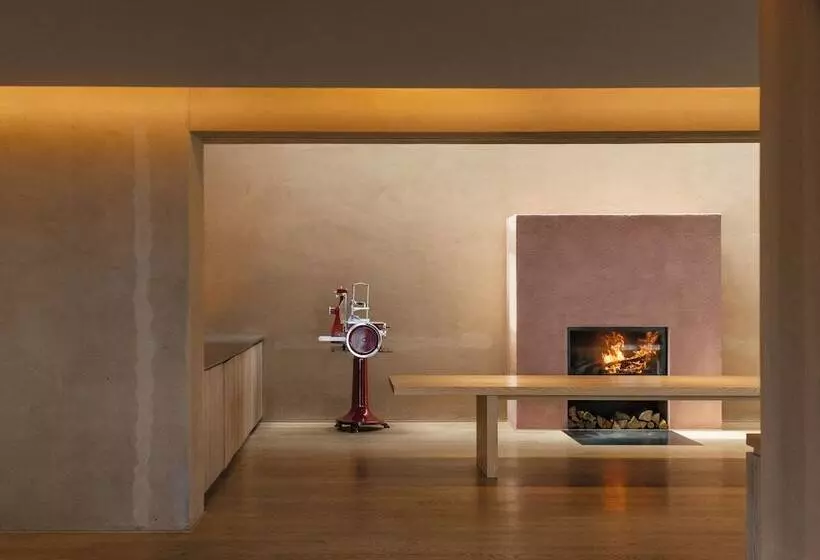 Отель Vigilius Mountain Resort