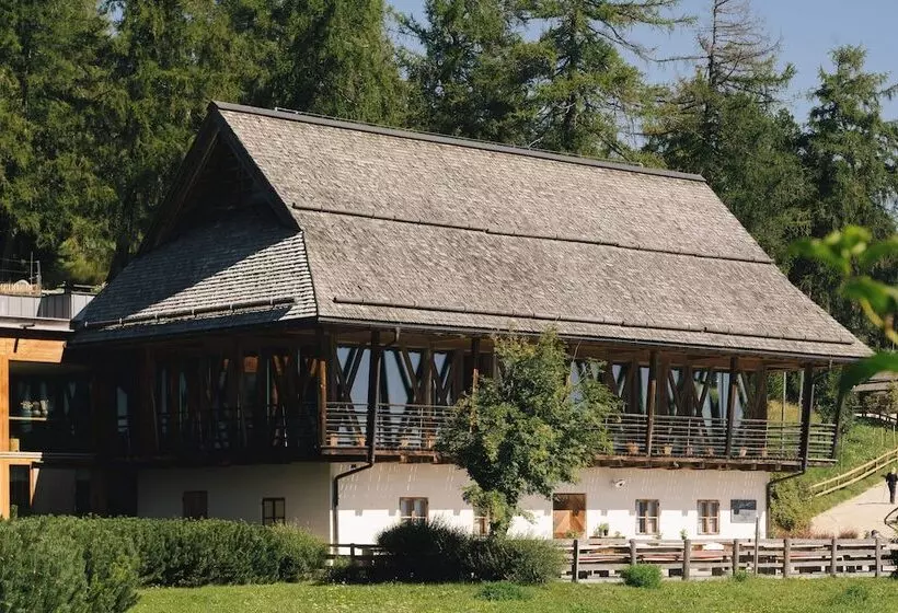 Отель Vigilius Mountain Resort