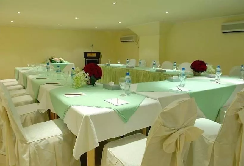 هتل Al Muntazah Plaza