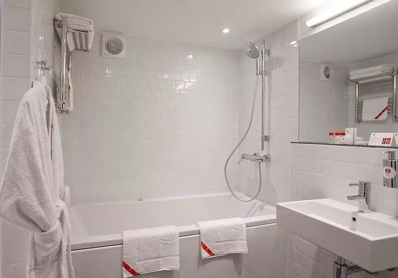 호텔 Azimut Vladivostok