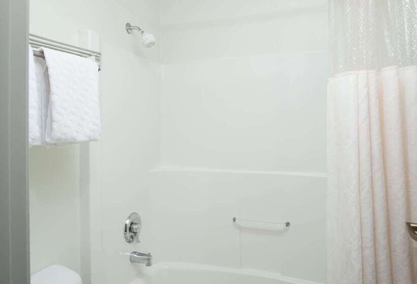 בית מלון כפרי Baymont By Wyndham Coeur D Alene