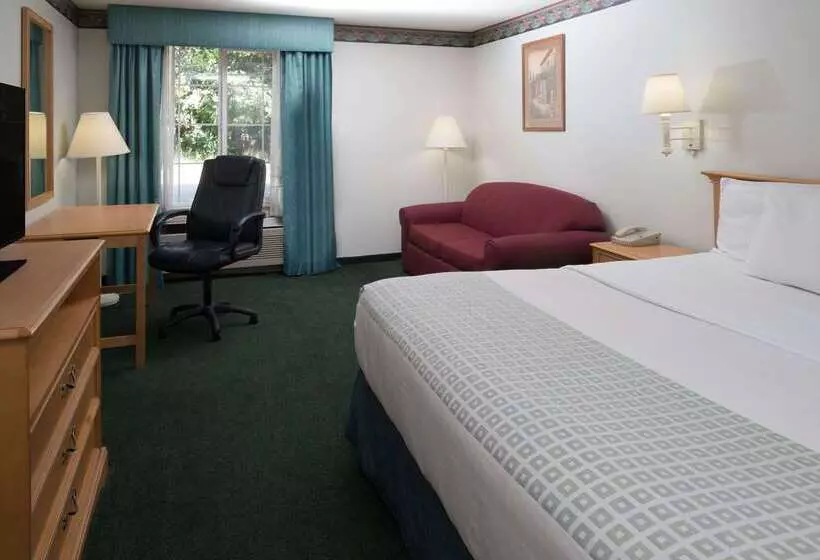 هتل Baymont By Wyndham Coeur D Alene