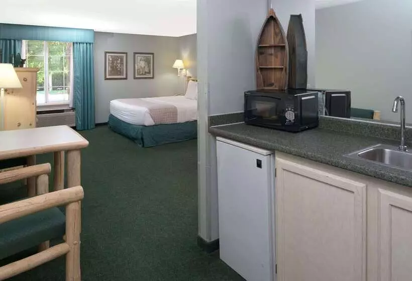 هتل Baymont By Wyndham Coeur D Alene