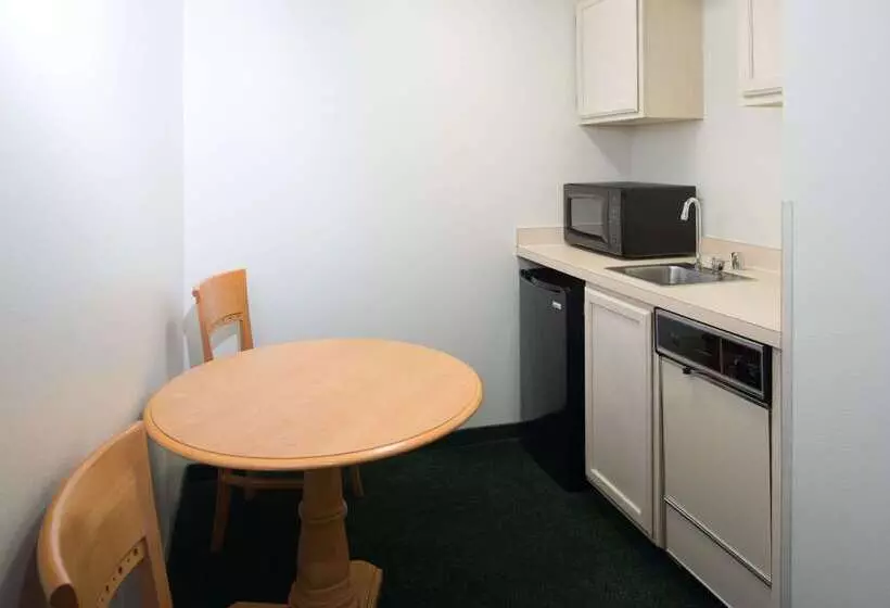 هتل Baymont By Wyndham Coeur D Alene