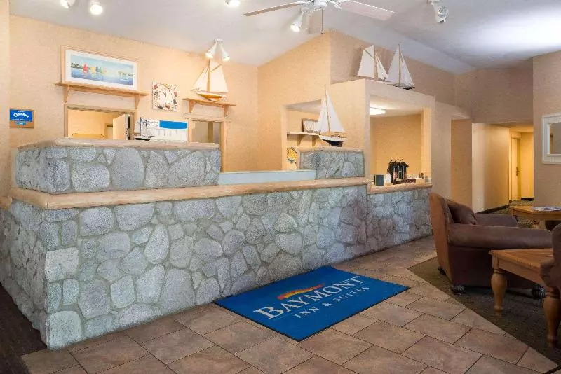 هتل Baymont By Wyndham Coeur D Alene