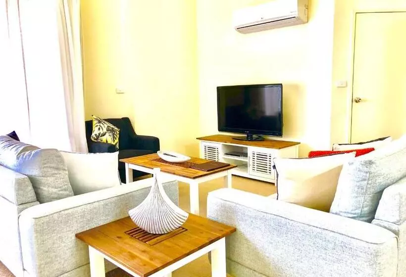 酒店 Boathouse Resort