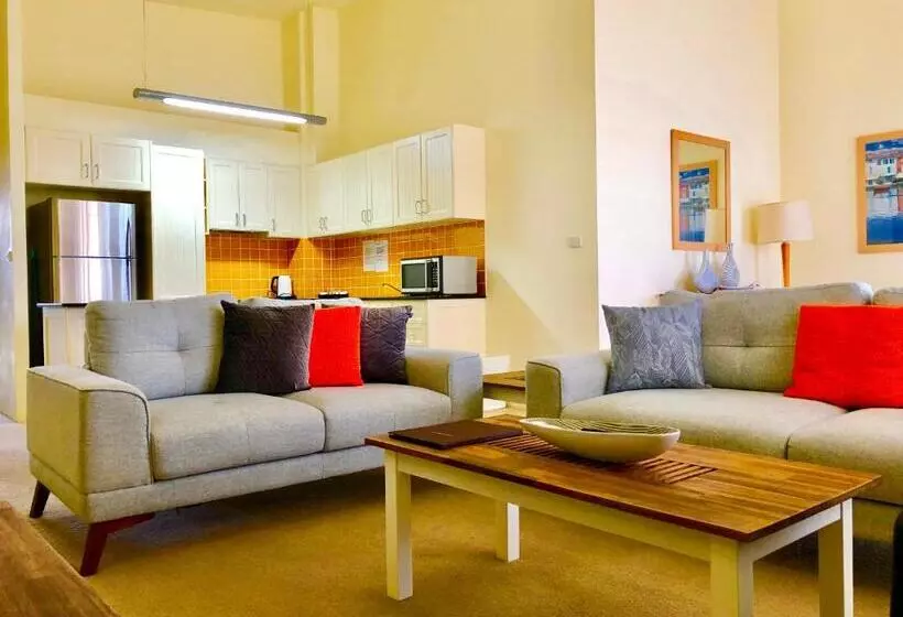 酒店 Boathouse Resort