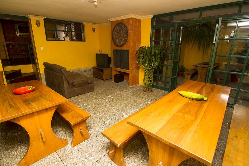 هتل Hostal Alcala