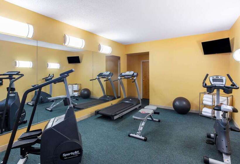 Отель La Quinta By Wyndham Sarasota Downtown