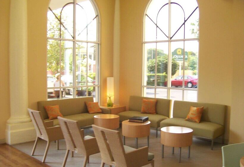 Отель La Quinta By Wyndham Sarasota Downtown