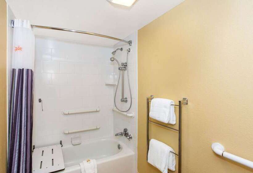 Отель La Quinta By Wyndham Sarasota Downtown