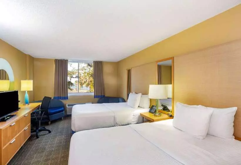 酒店 La Quinta By Wyndham Sarasota Downtown