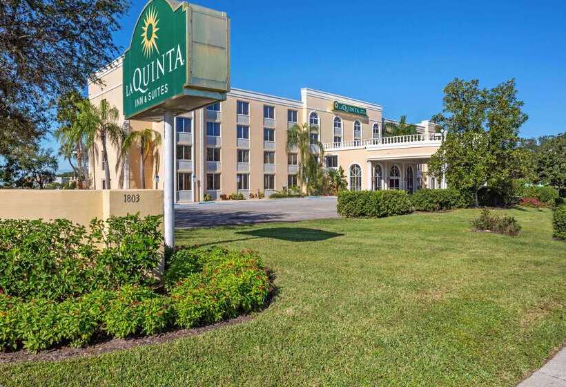 Отель La Quinta By Wyndham Sarasota Downtown