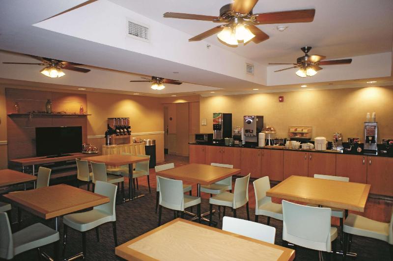 Отель La Quinta By Wyndham Sarasota Downtown