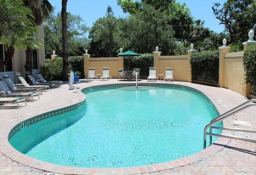 Отель La Quinta By Wyndham Sarasota Downtown
