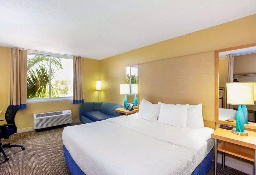 酒店 La Quinta By Wyndham Sarasota Downtown