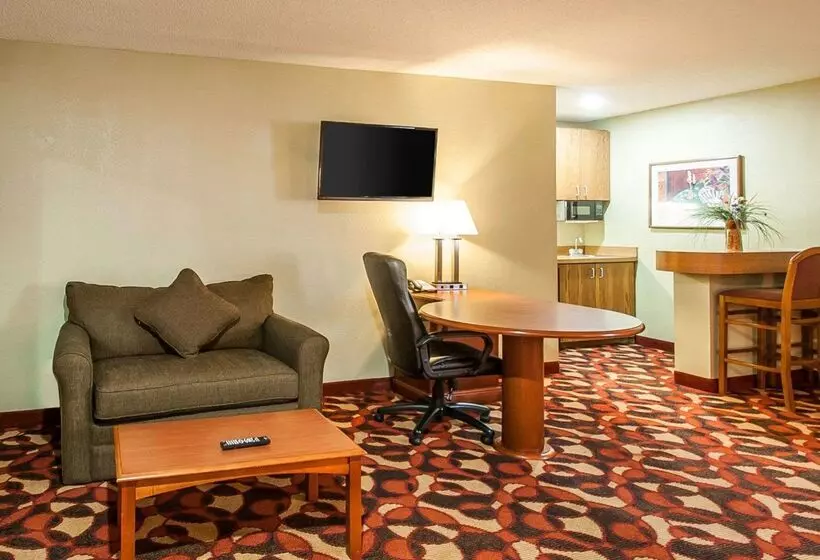 هتل Quality Inn & Suites Kansas City I435n Near Sports Complex