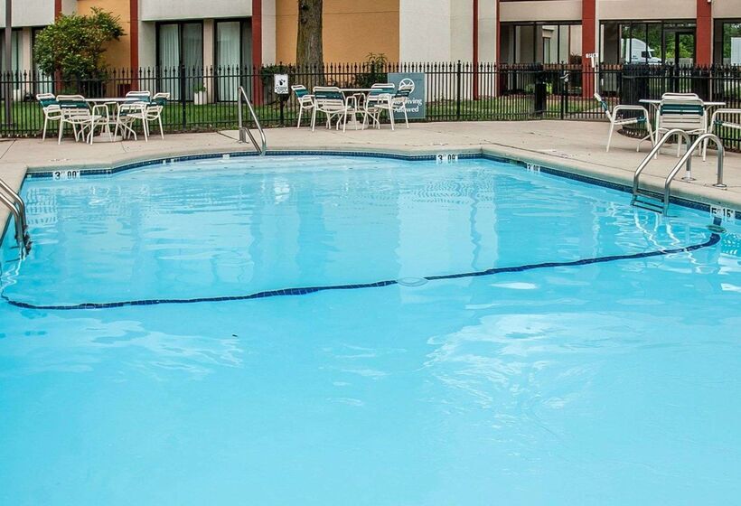 ホテル Quality Inn & Suites Kansas City I435n Near Sports Complex