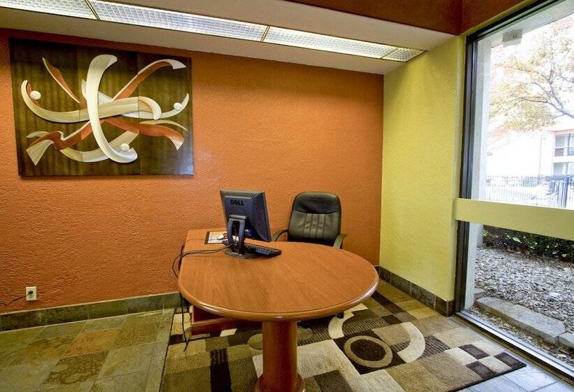 ホテル Quality Inn & Suites Kansas City I435n Near Sports Complex