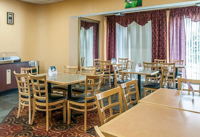 ホテル Quality Inn & Suites Kansas City I435n Near Sports Complex