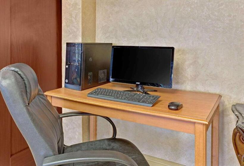 בית מלון כפרי Ramada By Wyndham Baltimore West