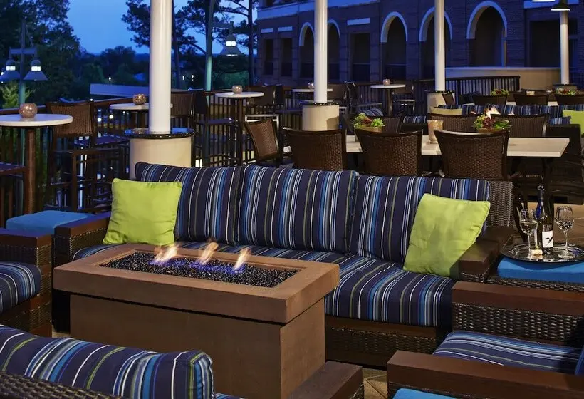 ホテル Renaissance Shoals Resort And Spa