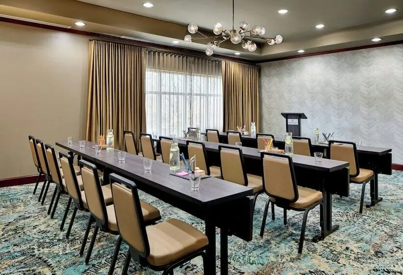 ホテル Renaissance Shoals Resort And Spa