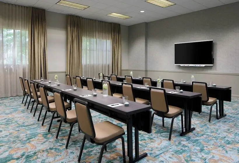 ホテル Renaissance Shoals Resort And Spa