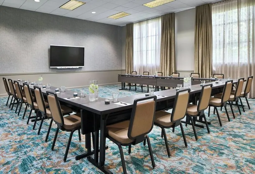 ホテル Renaissance Shoals Resort And Spa