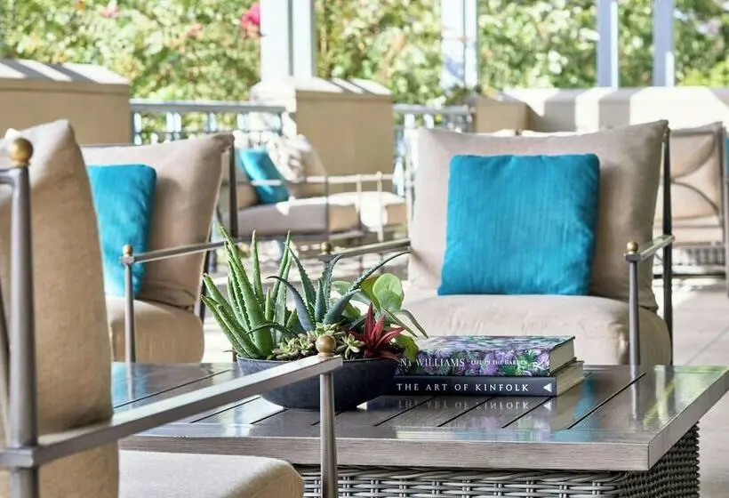 ホテル Renaissance Shoals Resort And Spa