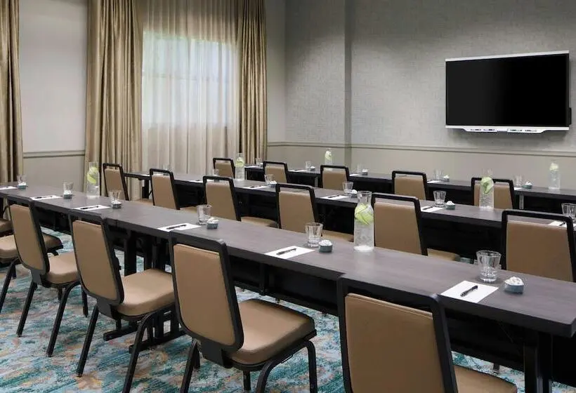 ホテル Renaissance Shoals Resort And Spa