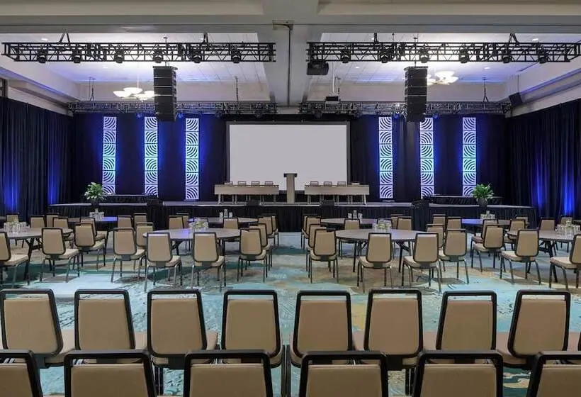 ホテル Renaissance Shoals Resort And Spa