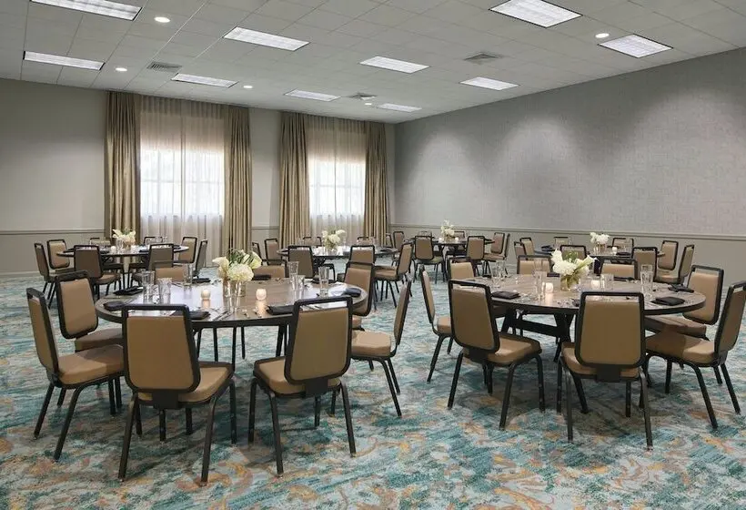 ホテル Renaissance Shoals Resort And Spa