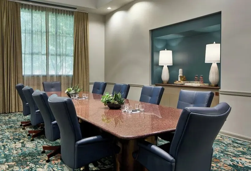 ホテル Renaissance Shoals Resort And Spa