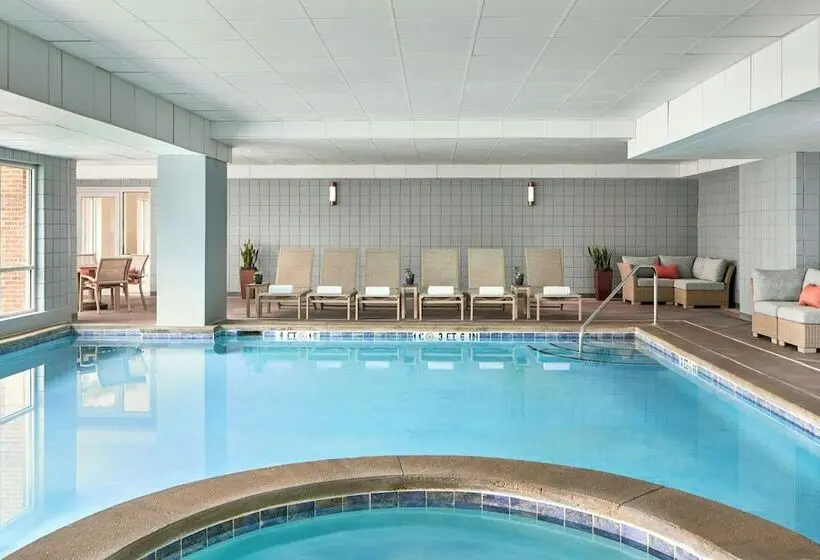 ホテル Renaissance Shoals Resort And Spa