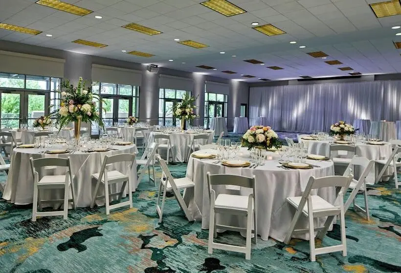 ホテル Renaissance Shoals Resort And Spa