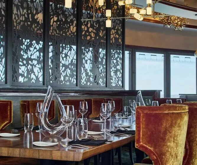 ホテル Renaissance Shoals Resort And Spa