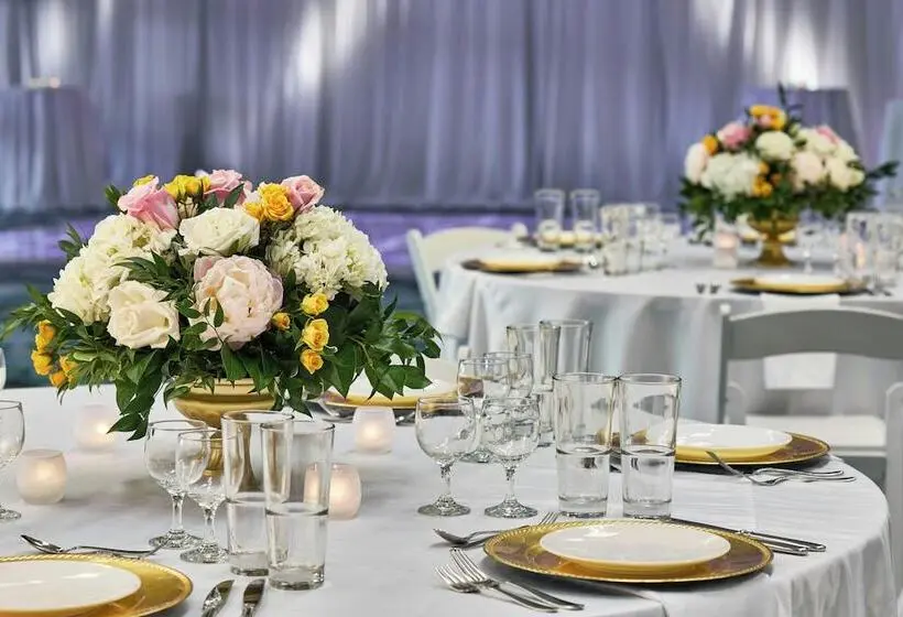ホテル Renaissance Shoals Resort And Spa