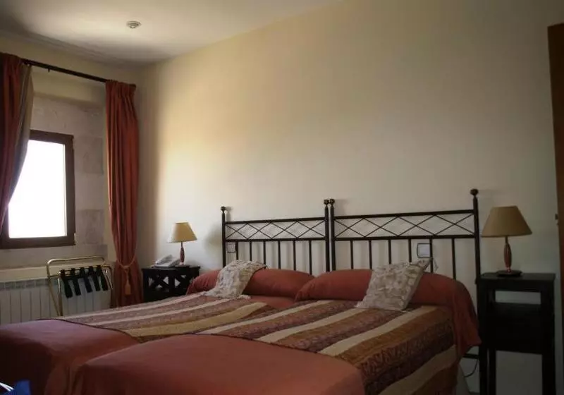 Hotel Residencia Real Del Castillo De Curiel